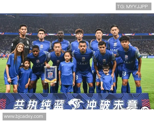 上海足球队在足球团队协作排行榜中荣获第八名展现出强大团队精神与默契配合