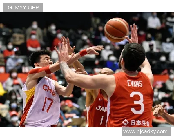 广州篮球队在世界杯预选赛中以99分稳居积分榜首位展现强劲实力