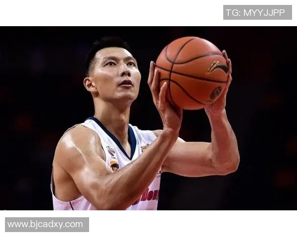 易建联跨界代言足球明星展现运动魅力与多元化形象 易建联跨界代言足球明星展现运动魅力与多元化形象