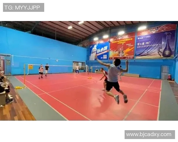 深圳羽毛球队配合问题引发热议球员间默契与战术执行的争论 深圳羽毛球队配合问题引发热议球员间默契与战术执行的争论